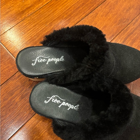 Free People Shearling chalet clogs - Picture 3 of 5